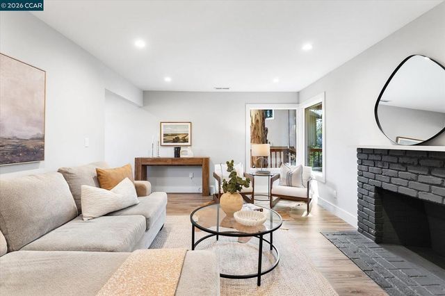 5924 Balboa Dr, Oakland, CA 94611