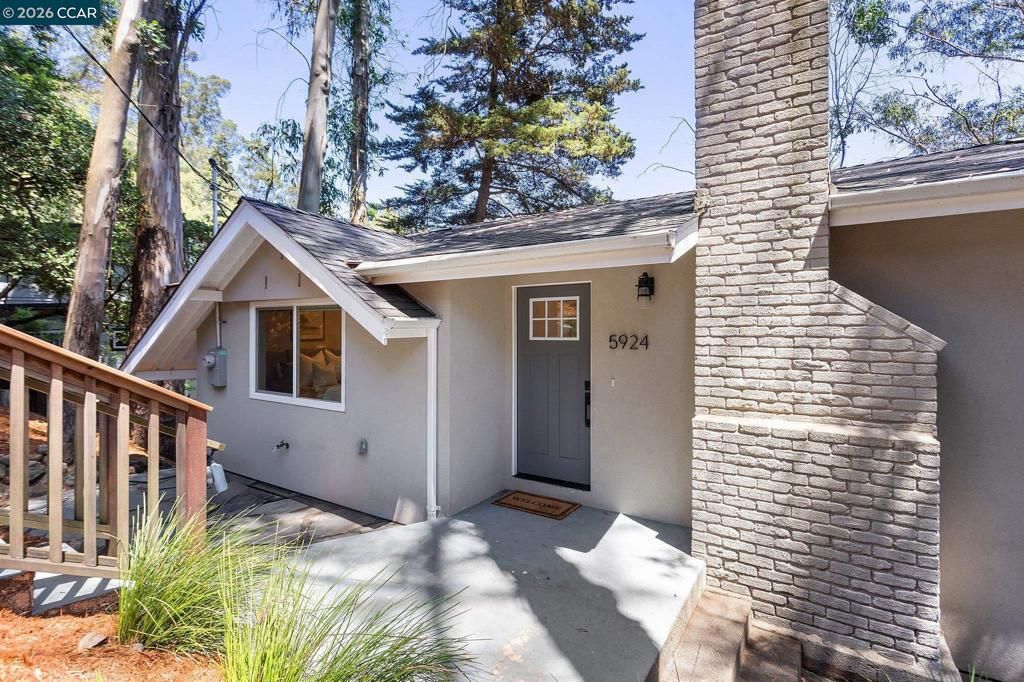 5924 Balboa Dr, Oakland, CA 94611