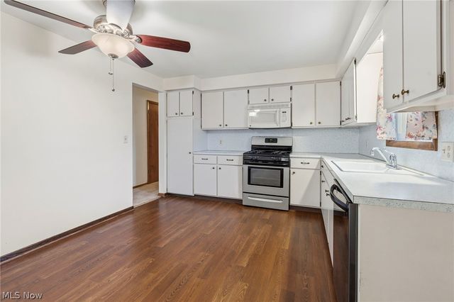 2425 Orchid Street NW, North Canton, OH 44720