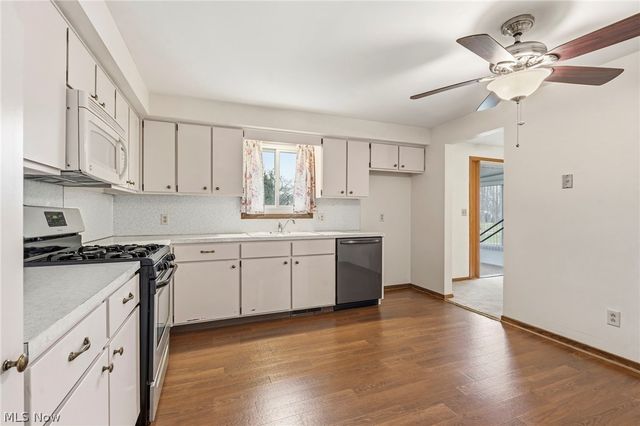 2425 Orchid Street NW, North Canton, OH 44720