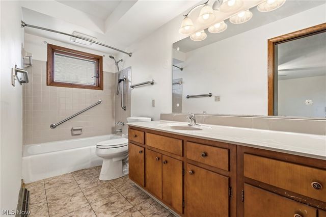 2425 Orchid Street NW, North Canton, OH 44720