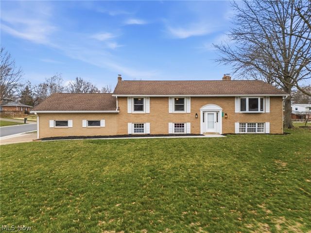 2425 Orchid Street NW, North Canton, OH 44720