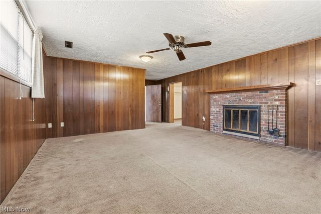 2425 Orchid Street NW, North Canton, OH 44720