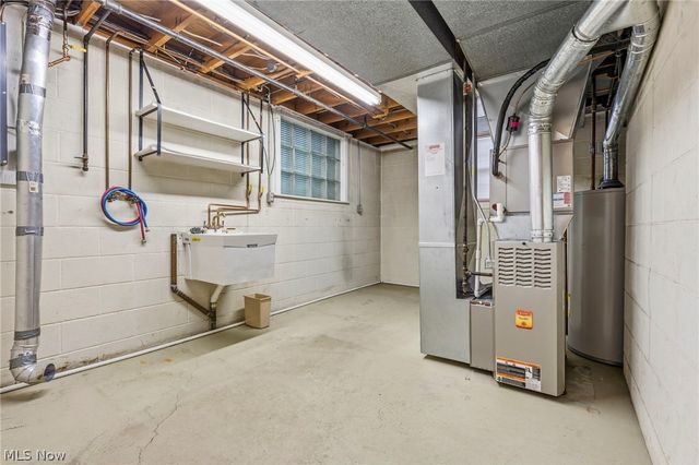 2425 Orchid Street NW, North Canton, OH 44720