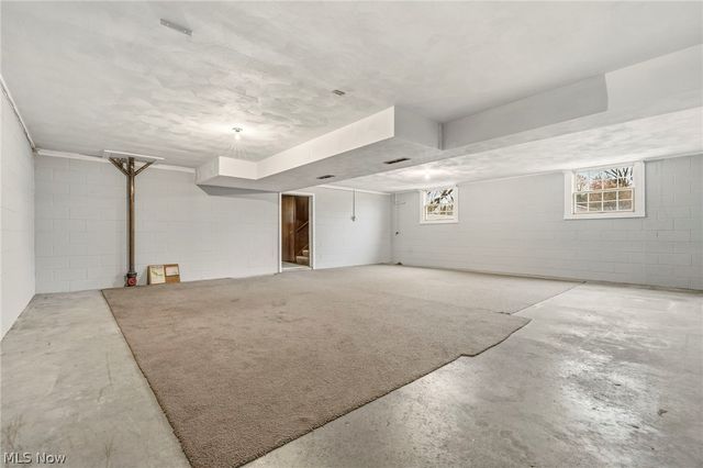 2425 Orchid Street NW, North Canton, OH 44720