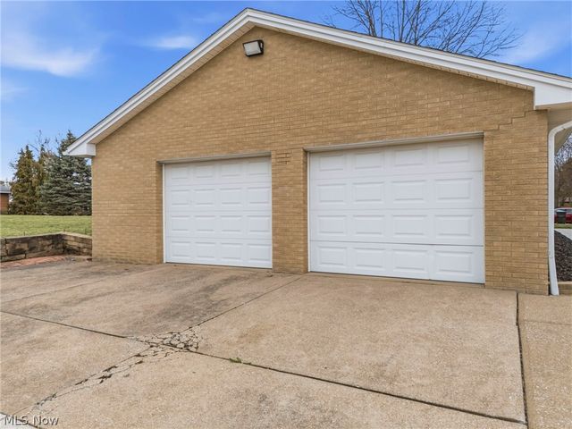 2425 Orchid Street NW, North Canton, OH 44720