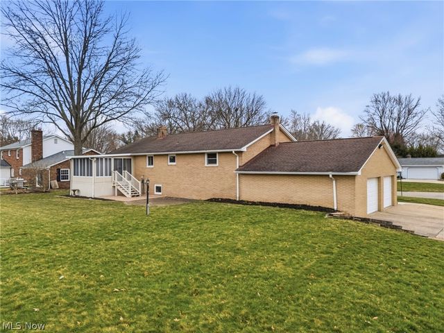 2425 Orchid Street NW, North Canton, OH 44720