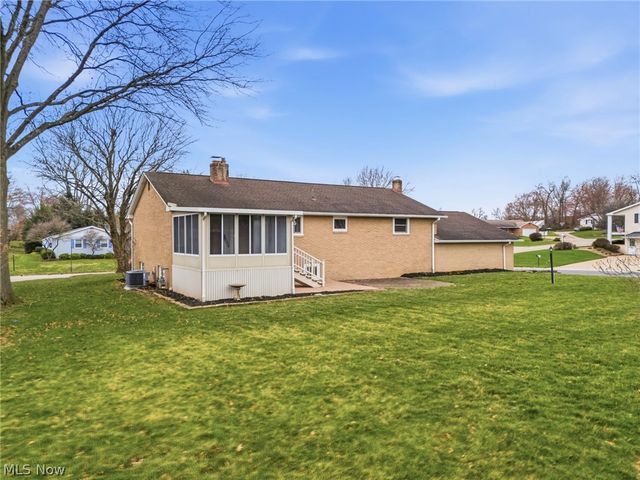 2425 Orchid Street NW, North Canton, OH 44720