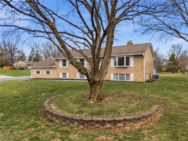 2425 Orchid Street NW, North Canton, OH 44720