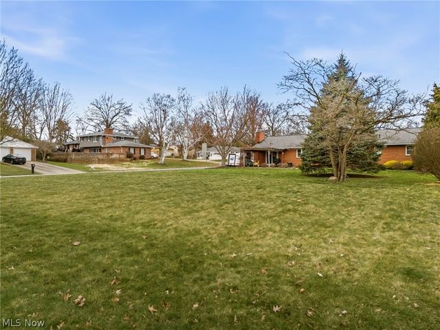 2425 Orchid Street NW, North Canton, OH 44720