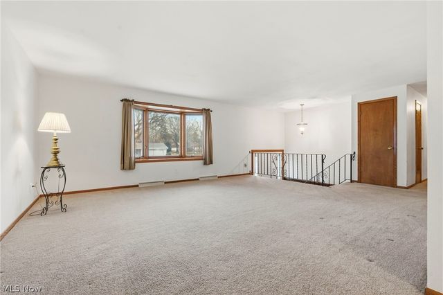 2425 Orchid Street NW, North Canton, OH 44720