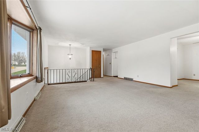 2425 Orchid Street NW, North Canton, OH 44720