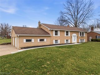 2425 Orchid Street NW, North Canton, OH 44720