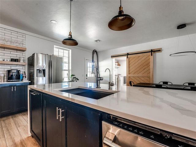 915 N Douglas Boulevard, Guthrie, OK 73044
