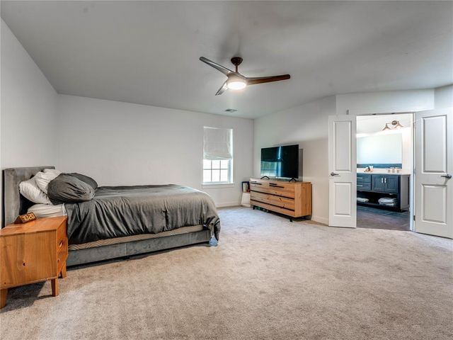 915 N Douglas Boulevard, Guthrie, OK 73044