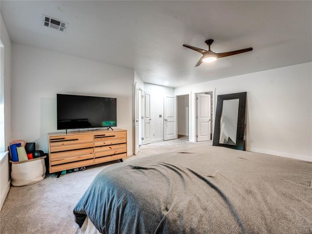 915 N Douglas Boulevard, Guthrie, OK 73044