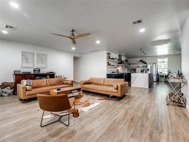 915 N Douglas Boulevard, Guthrie, OK 73044