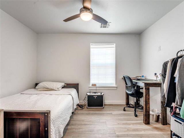 915 N Douglas Boulevard, Guthrie, OK 73044
