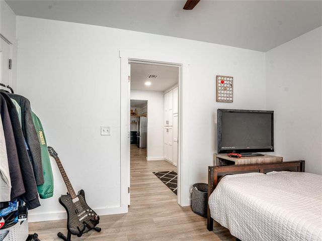 915 N Douglas Boulevard, Guthrie, OK 73044