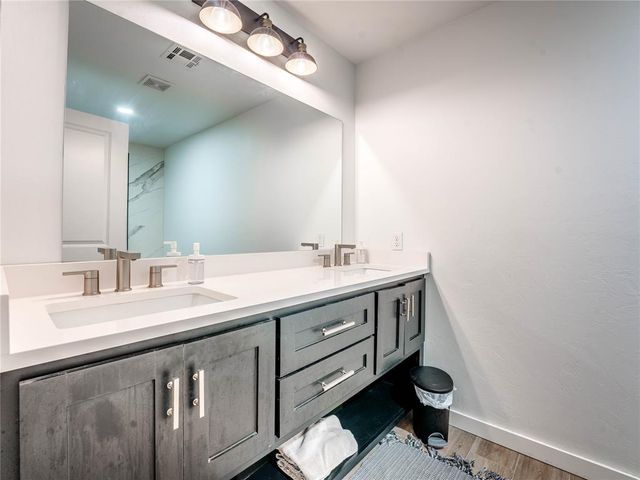 915 N Douglas Boulevard, Guthrie, OK 73044