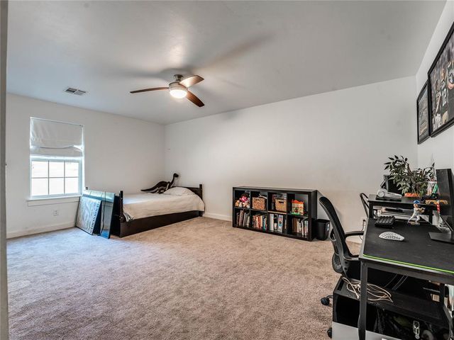 915 N Douglas Boulevard, Guthrie, OK 73044