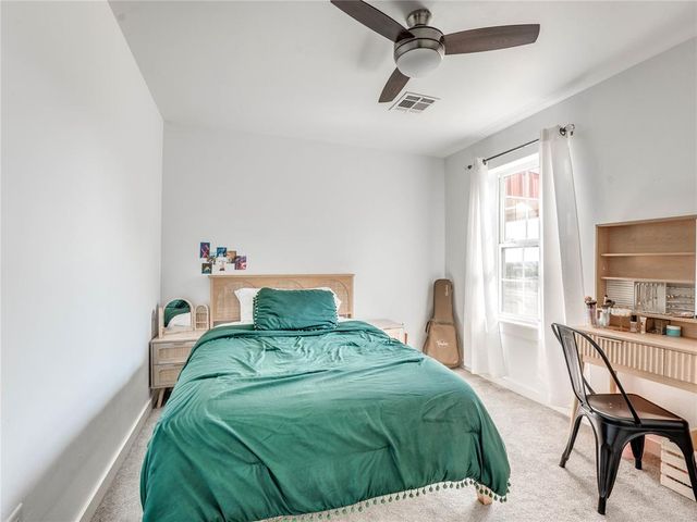 915 N Douglas Boulevard, Guthrie, OK 73044