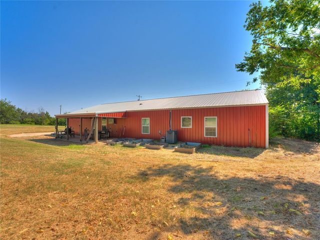 915 N Douglas Boulevard, Guthrie, OK 73044