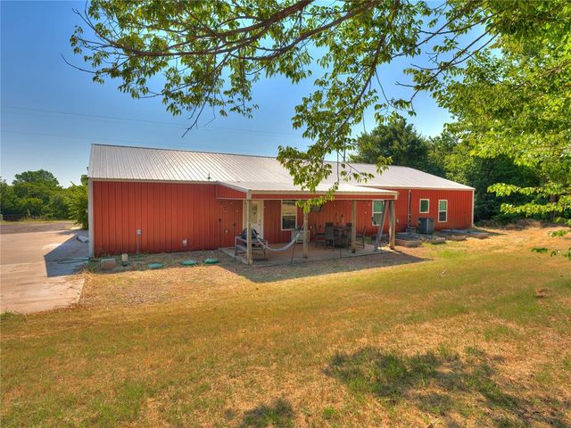 915 N Douglas Boulevard, Guthrie, OK 73044