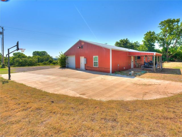 915 N Douglas Boulevard, Guthrie, OK 73044