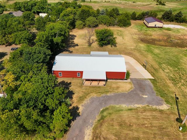 915 N Douglas Boulevard, Guthrie, OK 73044