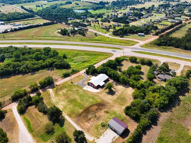 915 N Douglas Boulevard, Guthrie, OK 73044