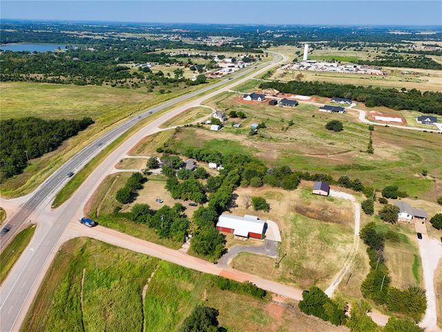 915 N Douglas Boulevard, Guthrie, OK 73044