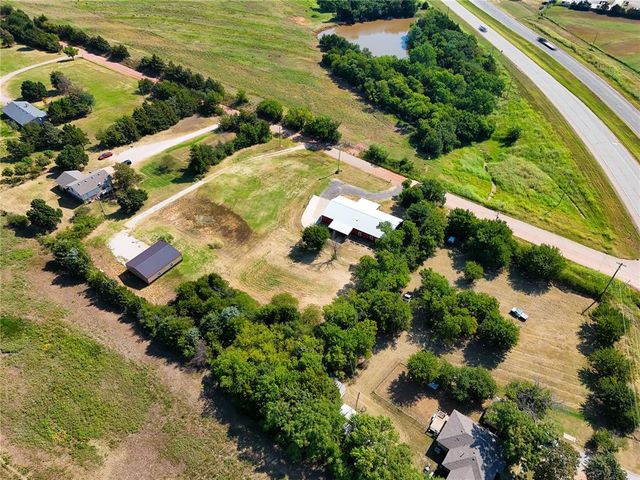 915 N Douglas Boulevard, Guthrie, OK 73044