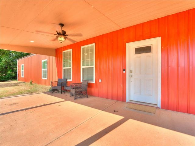 915 N Douglas Boulevard, Guthrie, OK 73044