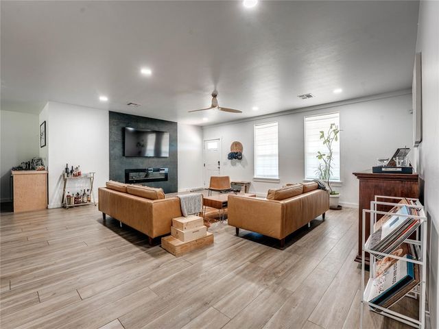 915 N Douglas Boulevard, Guthrie, OK 73044