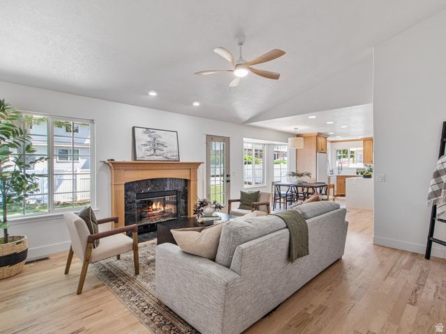 356 W SUNSET CIR, Centerville, UT 84014