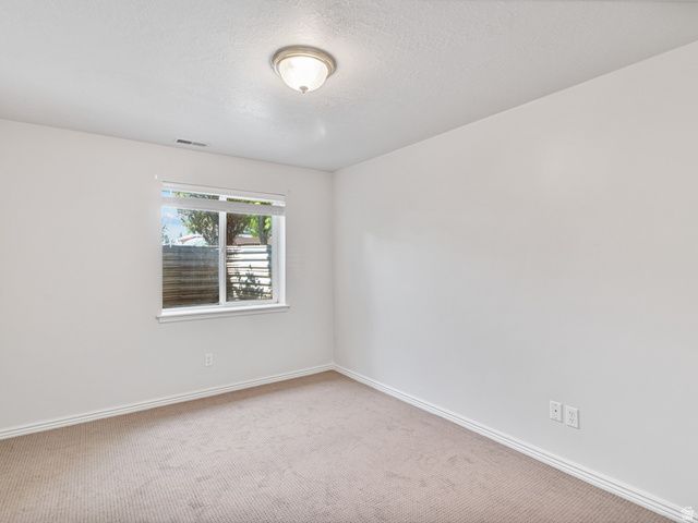 356 W SUNSET CIR, Centerville, UT 84014