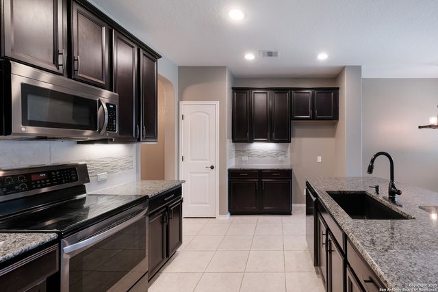 213 Stoeger Dr, New Braunfels, TX 78130