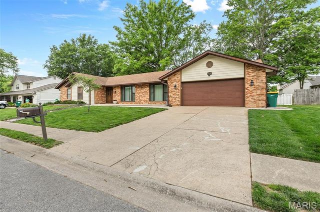 1029 Heatherwood Drive, O'fallon, IL 62269
