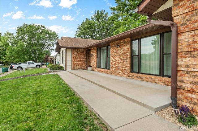 1029 Heatherwood Drive, O'fallon, IL 62269