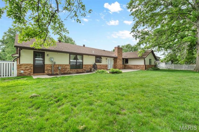 1029 Heatherwood Drive, O'fallon, IL 62269