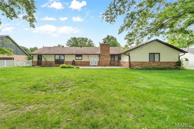 1029 Heatherwood Drive, O'fallon, IL 62269
