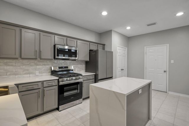 23 Alderon Woods Place, Spring, TX 77382