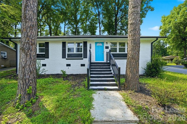 553 Derrydowne Drive, Charlotte, NC 28213