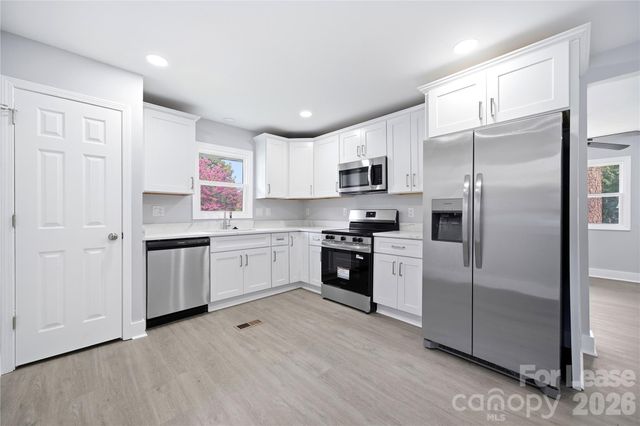 553 Derrydowne Drive, Charlotte, NC 28213