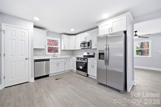 553 Derrydowne Drive, Charlotte, NC 28213