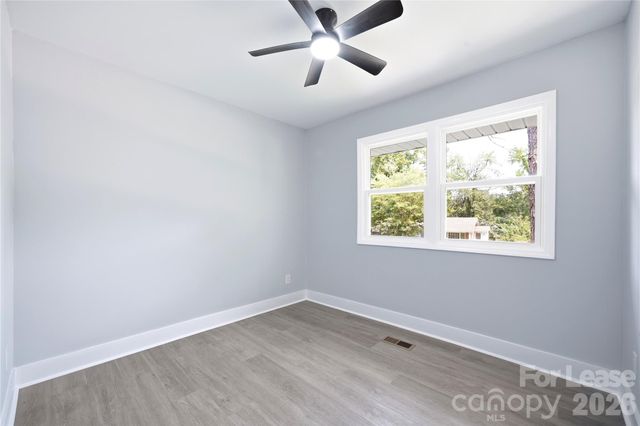 553 Derrydowne Drive, Charlotte, NC 28213