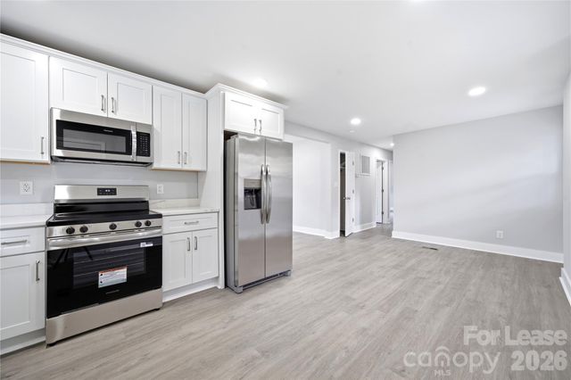 553 Derrydowne Drive, Charlotte, NC 28213