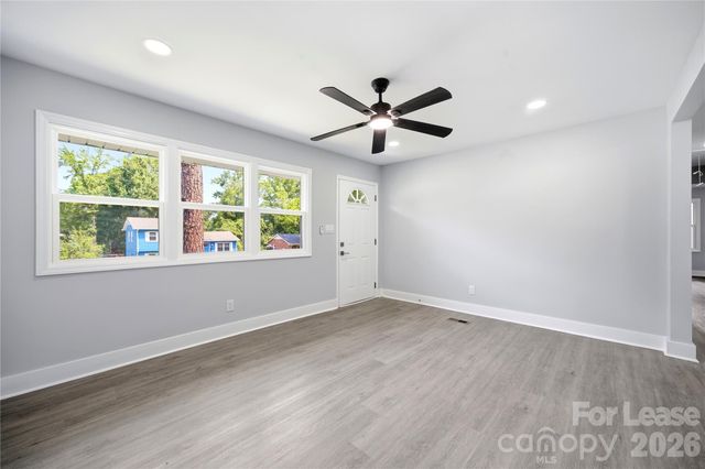553 Derrydowne Drive, Charlotte, NC 28213