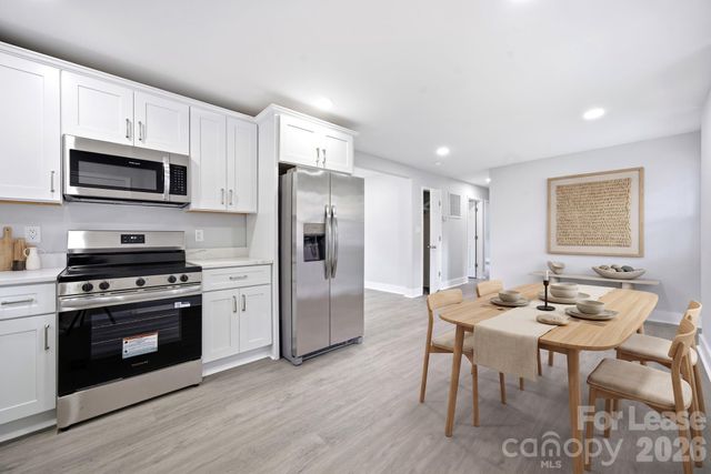 553 Derrydowne Drive, Charlotte, NC 28213